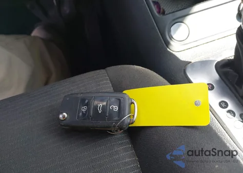 2018 Volkswagen Tiguan Limited 2.0T z USA, uszkodzony, nr VIN WVGAV7AX4JK003057